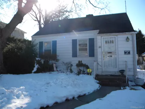 51 Clyde St, North Hempstead, NY 11040