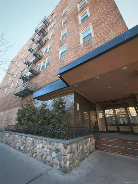 134-54 Maple Ave #2W, Flushing, NY 11355