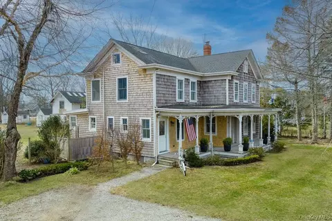 7220 Main Rd, East Marion, NY 11939