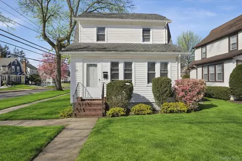25 Mayfair Ave, Floral Park, NY 11001