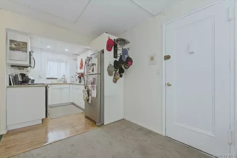Entry Way - 222 Smith St #2E, Freeport, NY 11520 photo 1 of 2