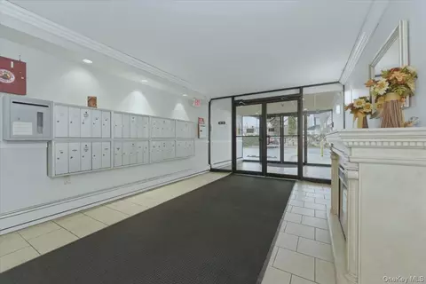 Entry Way - 222 Smith St #2E, Freeport, NY 11520 photo 2 of 2