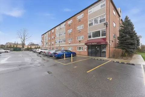 Exterior - 222 Smith St #2E, Freeport, NY 11520 photo 1 of 1