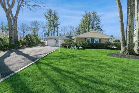 6 Palfrey St, Stony Brook, NY 11790