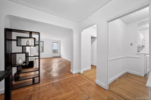 Living - 2190 Boston Rd #4E, New York, NY 10462 photo 3 of 3