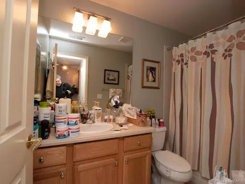 Bath - 112 Riverbend Dr, Peekskill, NY 10566 photo 3 of 4