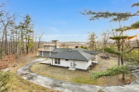 233 Forest Hill Dr, Kingston, NY 12401