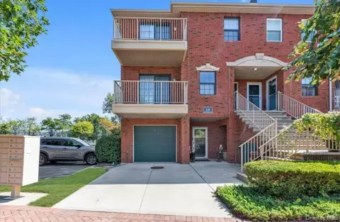 215 Constitution Pl #179, College Point, NY 11356