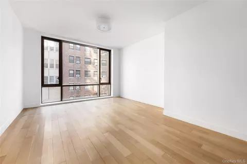 230 E 20th St #52, New York, NY 10003