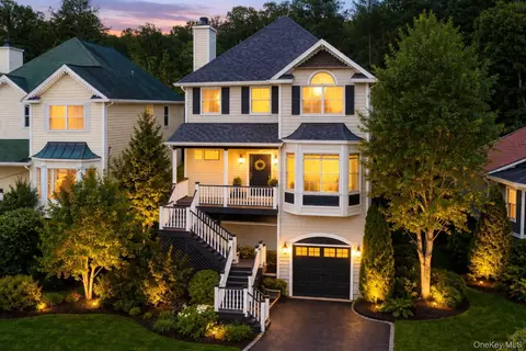 6 Valley Ln, Huntington, NY 11743