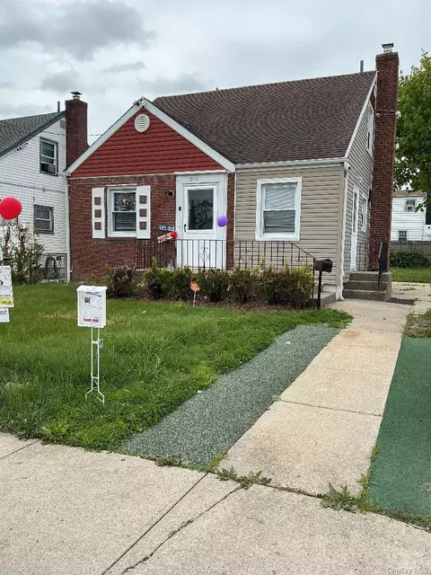 296 Chester St, Uniondale, NY 11553