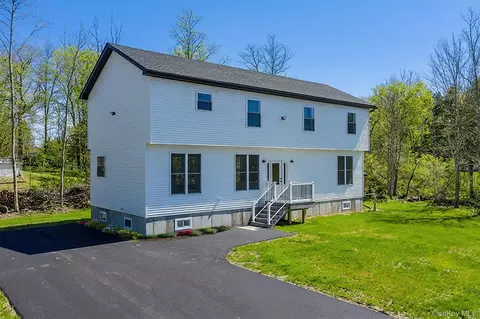 6 Maple Ave, Hurleyville, NY 12747