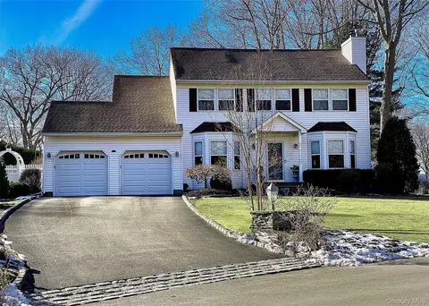 2 Robert Cres, Stony Brook, NY 11790
