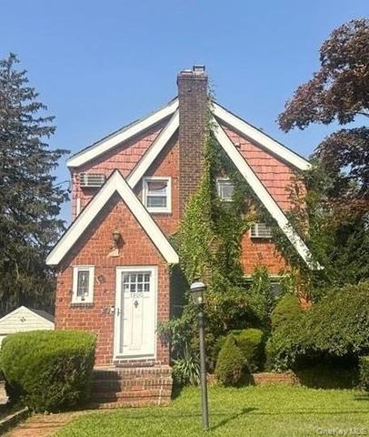 1900 Carleton Pl, Baldwin, NY 11510