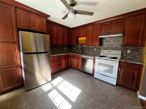 Kitchen - 1840 Crompond Rd #7C6, Peekskill, NY 10566 photo 1 of 1