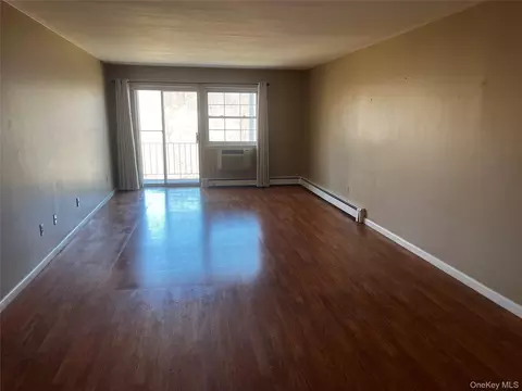 Living - 1840 Crompond Rd #7C6, Peekskill, NY 10566 photo 3 of 4