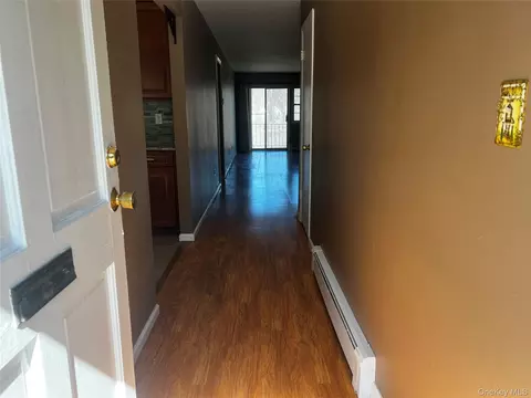 Entry Way - 1840 Crompond Rd #7C6, Peekskill, NY 10566 photo 1 of 2