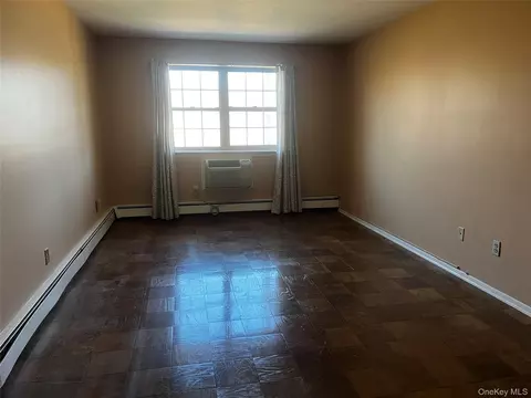 Living - 1840 Crompond Rd #7C6, Peekskill, NY 10566 photo 4 of 4