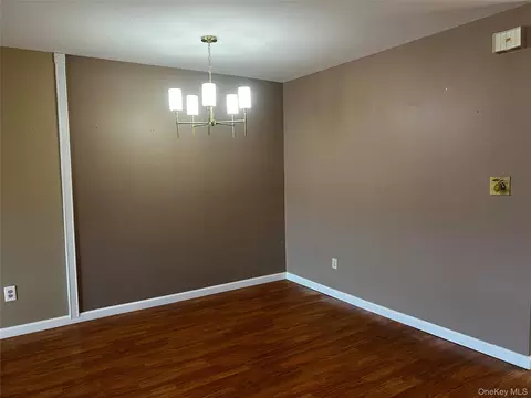 Living - 1840 Crompond Rd #7C6, Peekskill, NY 10566 photo 1 of 4