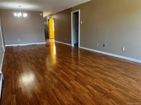 Living - 1840 Crompond Rd #7C6, Peekskill, NY 10566 photo 2 of 4