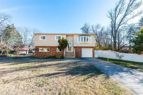 361 Nevada St, Lindenhurst, NY 11757