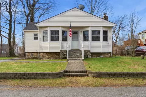 51 Johnson St, Lake Peekskill, NY 10537
