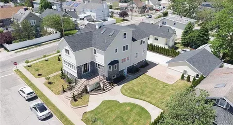 296 Milburn Ave, Baldwin, NY 11510