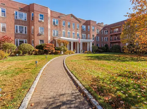 2 Overlook Rd #3D6, White Plains, NY 10605