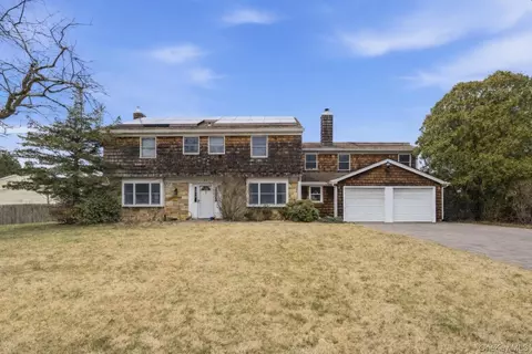 25 Haskel Ln, Smithtown, NY 11787