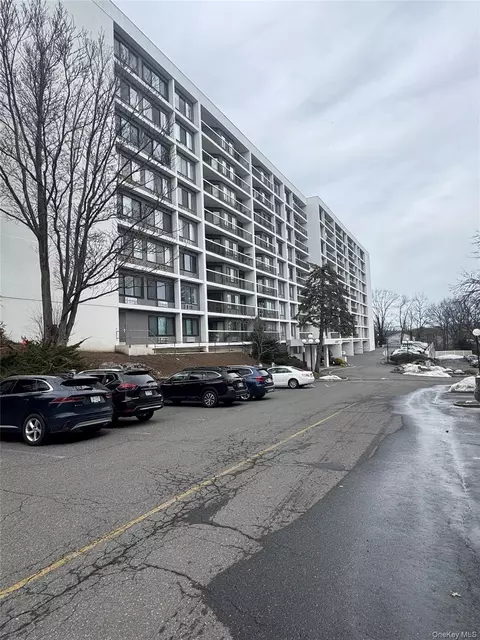500 High Point Dr #506, Greenburgh, NY 10530