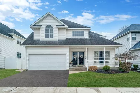 120 Cranberry Ct, Melville, NY 11747
