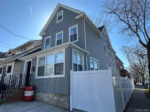 61-12 160th St, New York, NY 11365