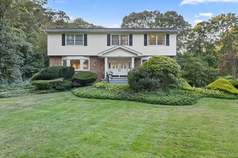 461 Wolf Hill Rd, Dix Hills, NY 11746