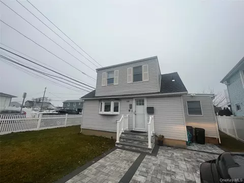 100 Clubhouse Rd, Bellmore, NY 11710