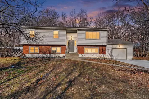 129 Vails Gate Heights Dr, New Windsor, NY 12553