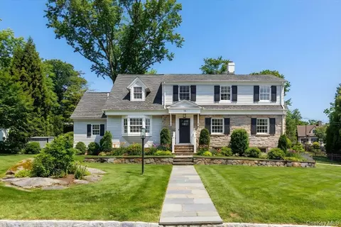 15 Braxmar Dr S, Harrison, NY 10528