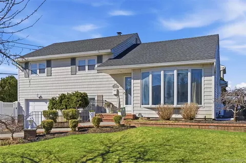 45 Amherst Dr, Massapequa, NY 11758