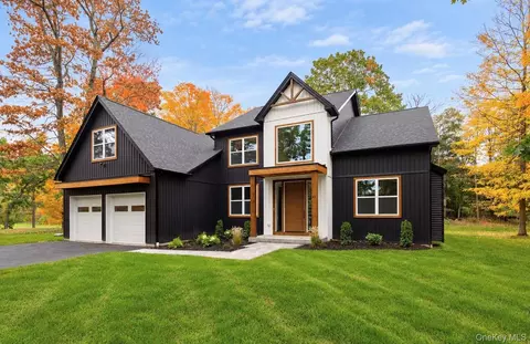 43 Maple Hill Dr, Washington, NY 12545