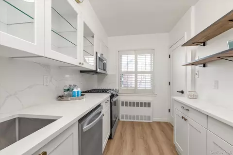 210-08 41st Ave, Bayside, NY 11361