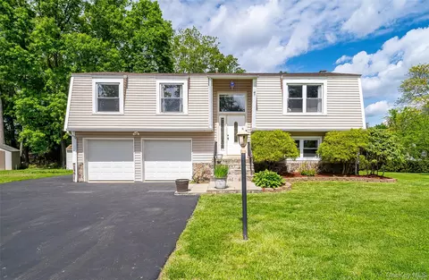 400 Philo St, New Windsor, NY 12553