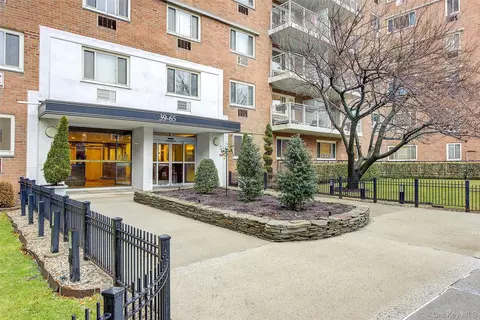 39-65 52nd St #1A, New York, NY 11377