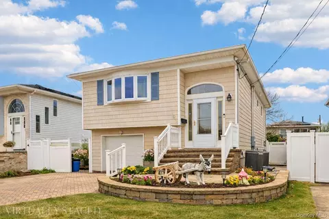 Exterior - 108 Lee Ave, Babylon, NY 11702 photo 2 of 3