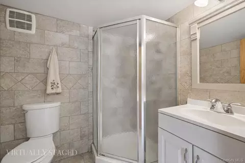 Bath - 108 Lee Ave, Babylon, NY 11702 photo 1 of 2