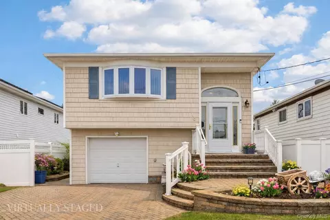 108 Lee Ave, Babylon, NY 11702