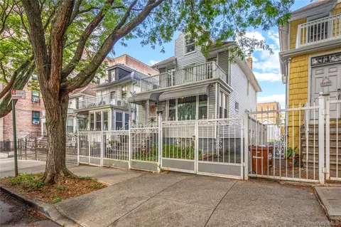 667 E 230th St, New York, NY 10466