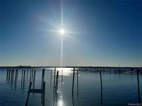 190 Schofield St #1C, New York, NY 10464