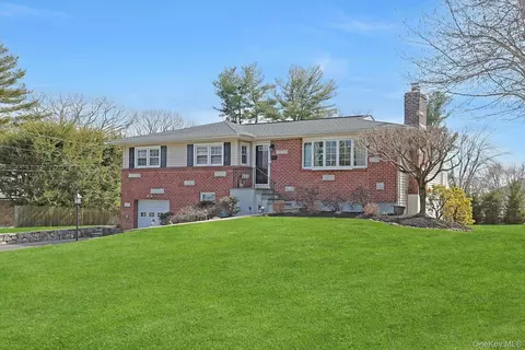 12 Greenwood Ln, Mount Pleasant, NY 10595