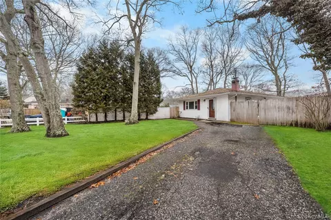 25 Woodcut Dr, Mastic Beach, NY 11951