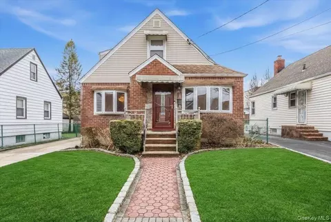 505 N 1st St, North Hempstead, NY 11040