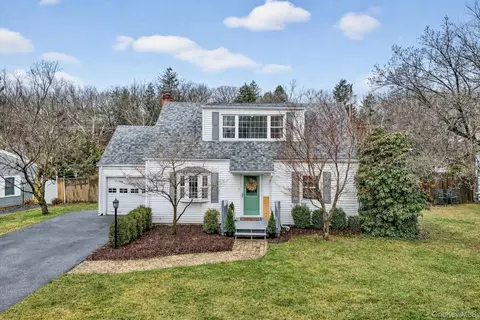 114 Chestnut Dr, New Windsor, NY 12553
